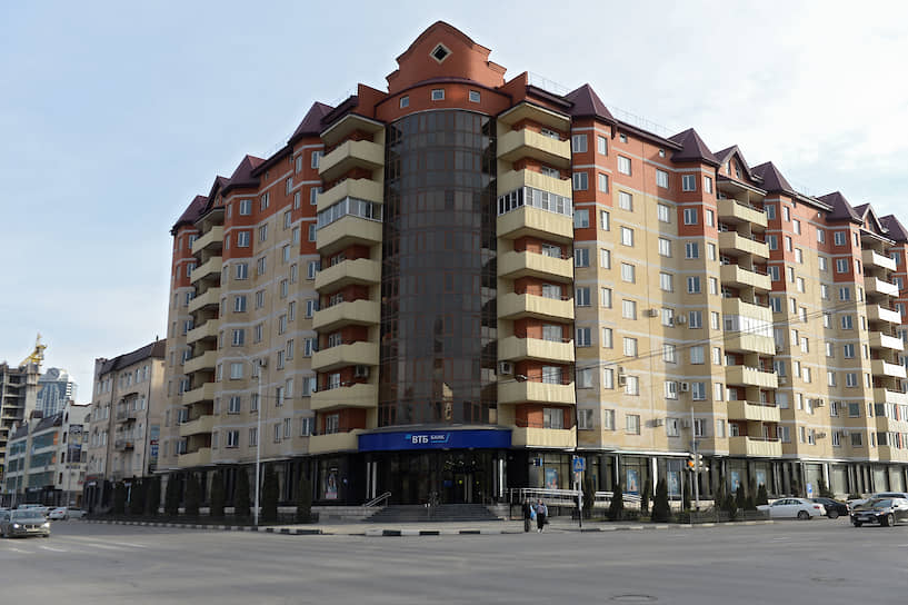Пересечение улиц Мира и Сайпуддина Лорсанова, 2020 год