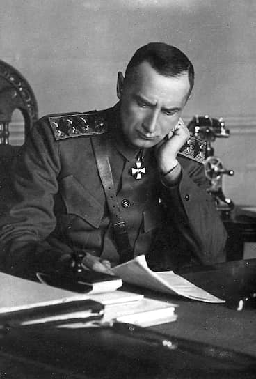 С 18 ноября 1918 года до 4 января 1920 года адмирал Колчак занимал должность верховного правителя России, признанную всеми лидерами Белого движения 