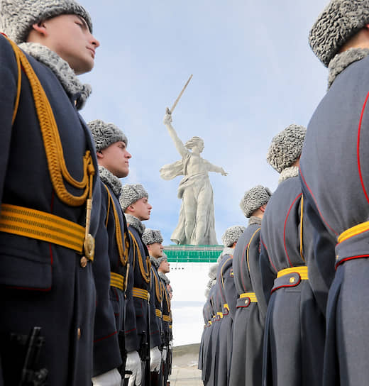 Волгоград, Россия. Торжественные мероприятия на Мамаевом кургане, посвященные 120-летию со дня рождения маршала Советского Союза Василия Чуйкова  