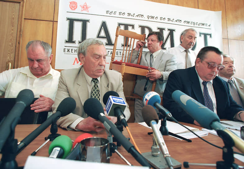 В августе 1991 года вместе с вице-президентом СССР Геннадием Янаевым (второй слева), премьер-министром Валентином Павловым (второй справа) и другими представителями высшего руководства страны, несогласными с политикой президента Михаила Горбачева, вошел в состав ГКЧП   