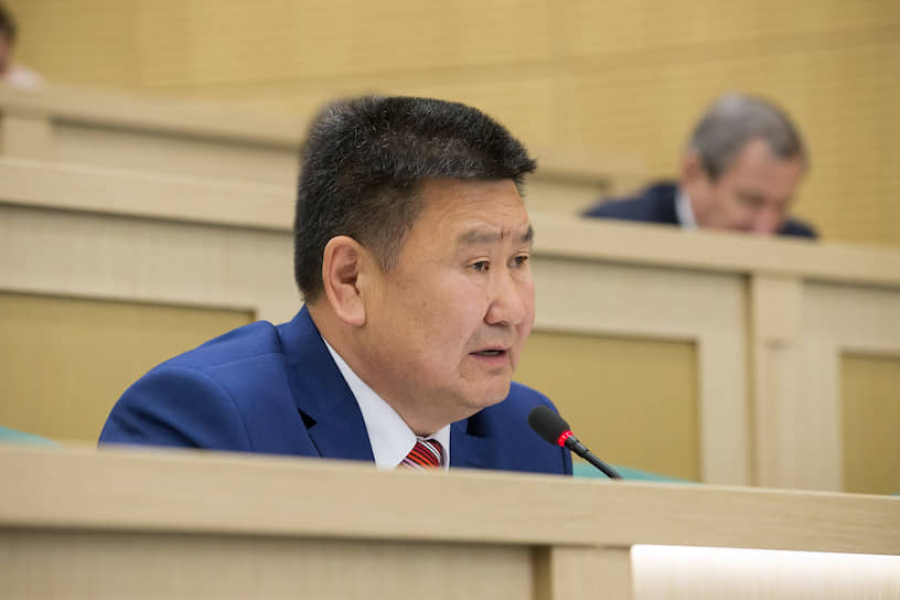 В марте 2020 года сенатор от Иркутской области Вячеслав Мархаев стал единственным, кто проголосовал против закона о внесении изменений в Конституцию России. Трое его коллег — Людмила Нарусова, Василий Иконников и Валерий Усатюк — воздержались. За было отдано 160 голосов