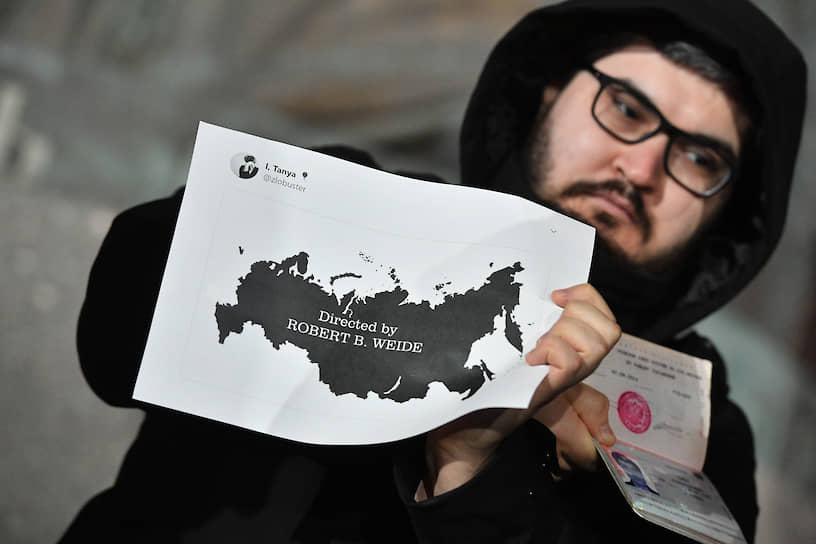 Участник пикета на Боровицкой площади 10 марта
