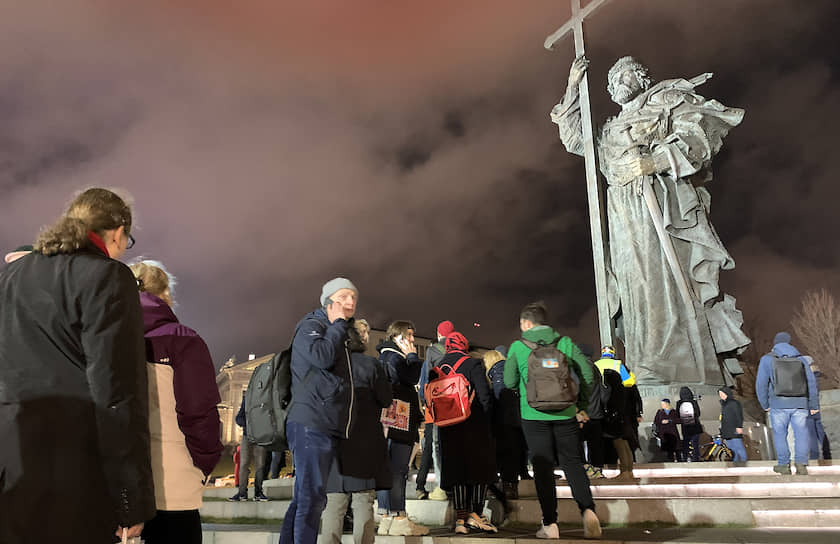 Очередь на одиночный пикет на Боровицкой площади