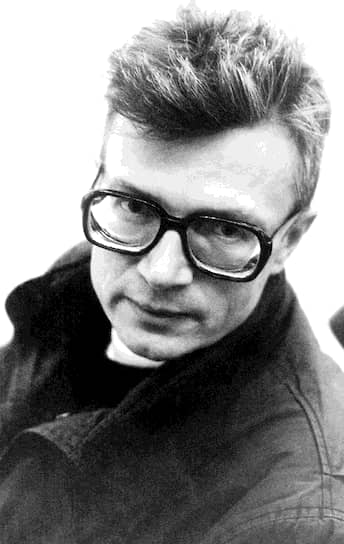  В 1974 году эмигрировал из СССР в США и был лишен гражданства. Работал корректором нью-йоркской газеты «Новое русское слово». Принимал участие в деятельности Социалистической рабочей партии США, что привлекло внимание ФБР. В эмигрантской прессе писал статьи, обличающие капитализм и буржуазный образ жизни 