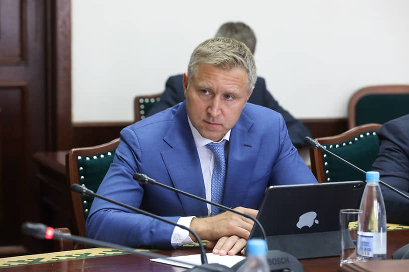 10 января стало известно, что губернатор Ненецкого автономного округа Юрий Бездудный заразился коронавирусом. «Чувствую себя удовлетворительно, лечусь пока дома. Работаю удаленно, постоянно нахожусь на связи»,— написал он в Instagram