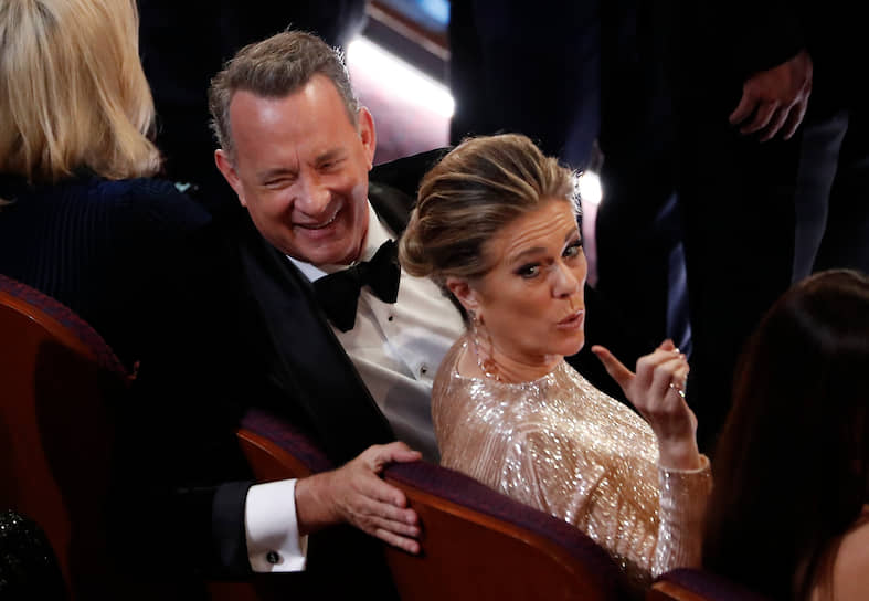 12 марта американский актер Том Хэнкс объявил на своей странице в Twitter, что вместе со своей супругой Ритой Уилсон заразился коронавирусом в Австралии. Пара прибыла в страну для съемок фильма, посвященного певцу Элвису Пресли. Они были госпитализированы, но уже 17 марта выписаны из больницы и отправлены на домашний карантин