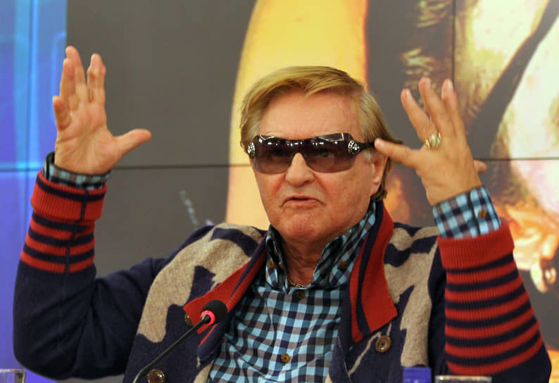 27 октября стало известно, что режиссер Роман Виктюк был госпитализирован с коронавирусом. Об этом сообщила представитель его театра