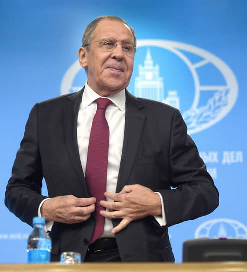 18 января 2021 года министр иностранных дел России Сергей Лавров на пресс-конференции сообщил, что «в легкой форме» переболел коронавирусом и у него сформировались антитела. Он также не исключил того, что сделает прививку от коронавируса в будущем