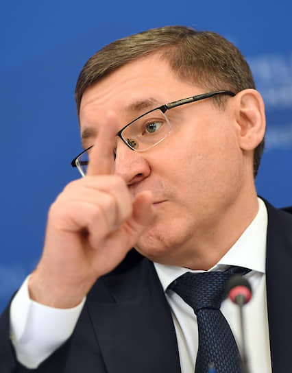 1 мая стало известно, что глава Минстроя Владимир Якушев и его заместитель Дмитрий Волков заразились коронавирусом. И. о. министра строительства и ЖКХ назначен замглавы министерства Никита Стасишин. 26 мая стало известно, что господин Якушев вылечился