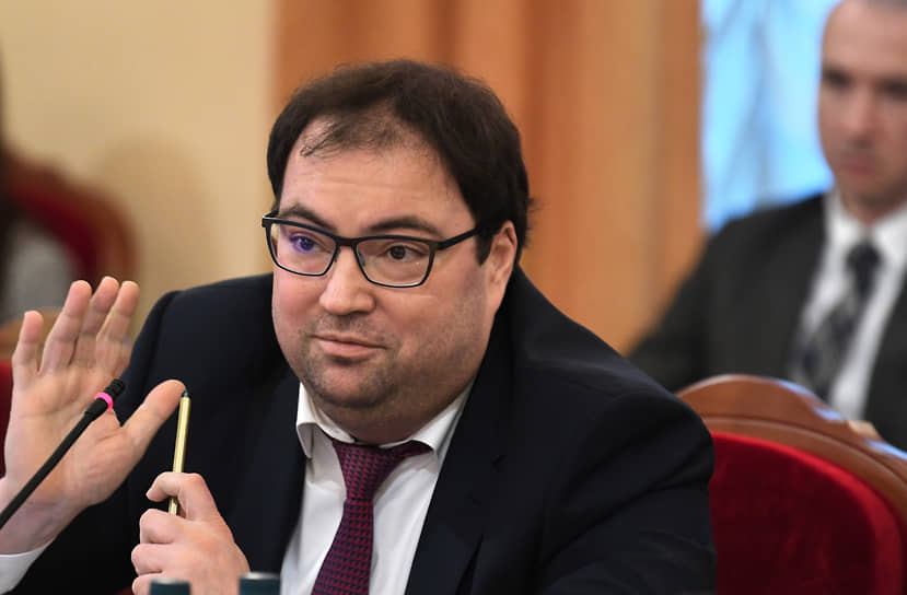 13 января в ходе совещания Владимира Путина с членами правительства вице-премьер Дмитрий Чернышенко сообщил, что глава Минцифры Максут Шадаев болеет коронавирусом
