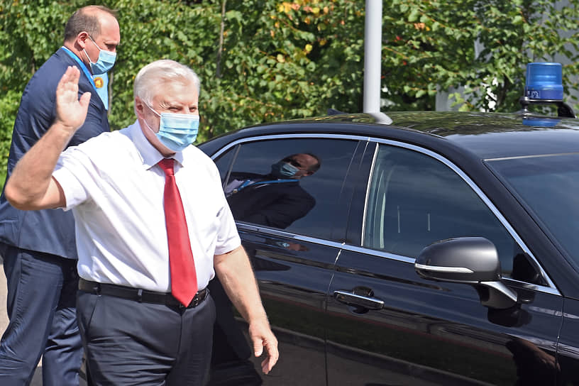 23 октября лидер партии «Справедливая Россия» Сергей Миронов сообщил, что заразился коронавирусом и перешел на режим самоизоляции. «Планирую находиться в диалоге посредством видеосвязи по всем рабочим вопроса»,— заявил политик