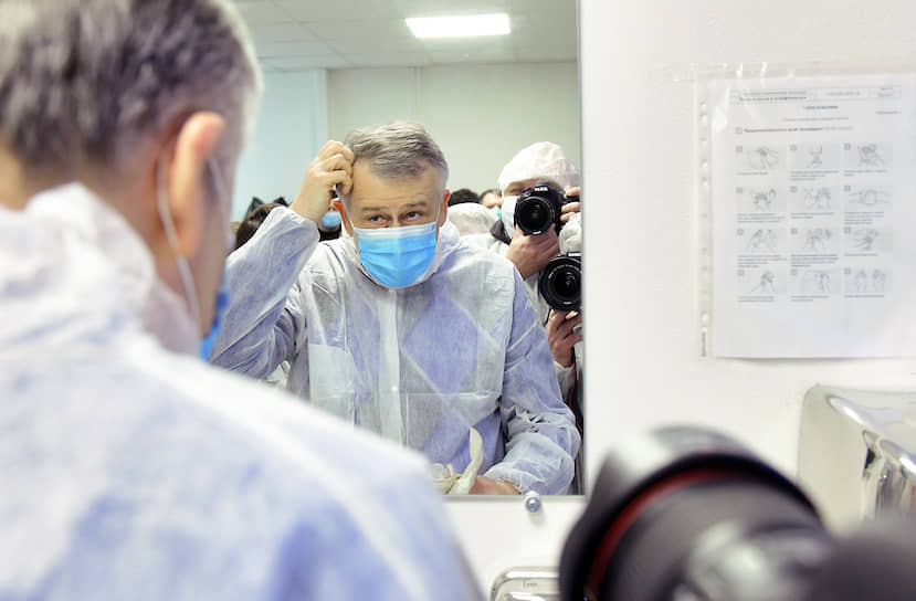 11 мая губернатор Ленинградской области Александр Дрозденко сообщил, что переболел коронавирусом. «Слабость была страшная, футболки по две-три штуки менял в день»,— сказал глава региона