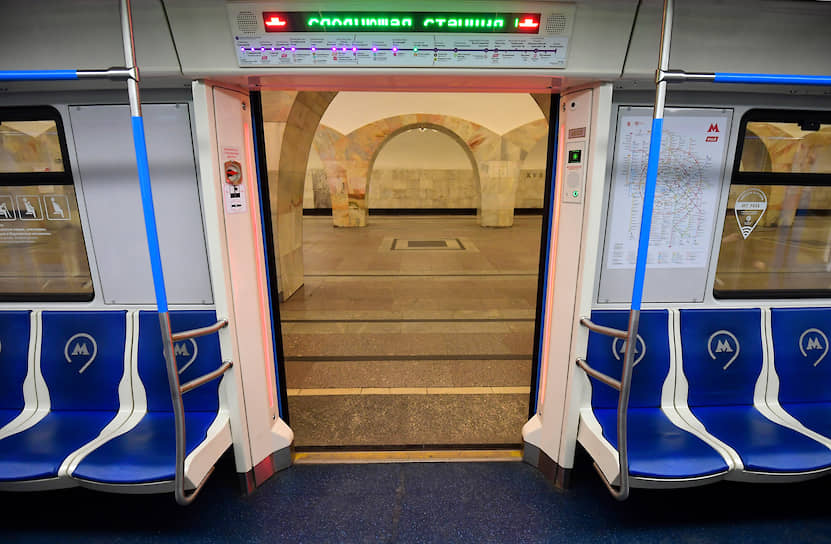 Пустой вагон метро