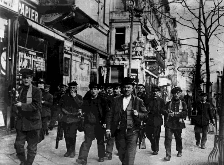 Несмотря на все заверения руководителей Германской компартии и выделенные им огромные деньги, рабочие отряды в 1923 году были вооружены гораздо хуже, чем в 1918-м (на фото) 