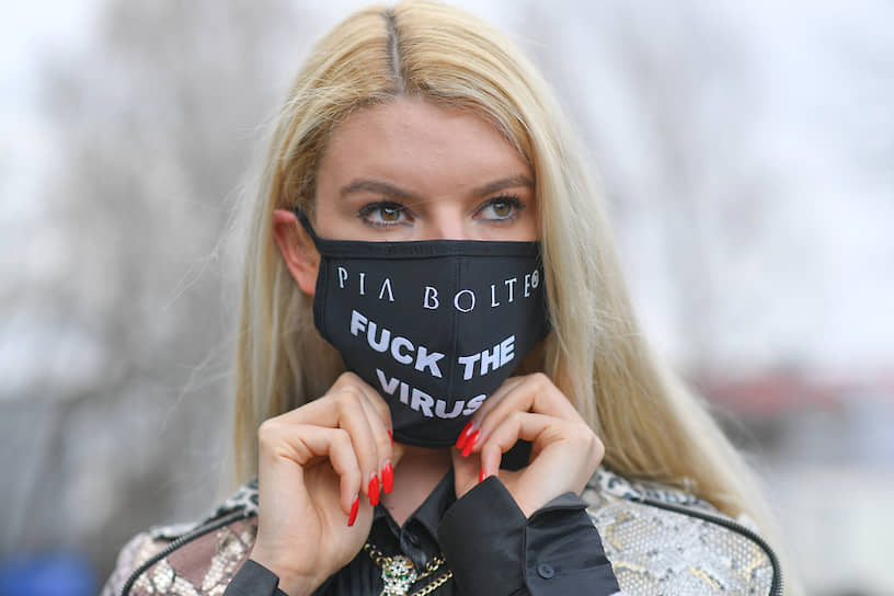 Мюнхен, Германия. Маска от дизайнеров бренда Pia Bolte Style 