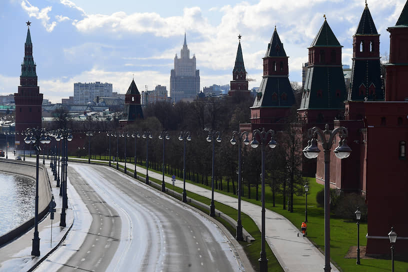 С начала апреля загруженность московских дорог не поднималась выше одного балла   На фото: Кремлевская набережная 