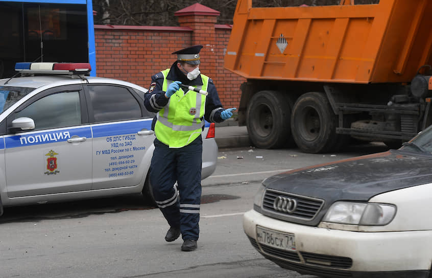 Пост ГИБДД при въезде в Москву на Киевском шоссе