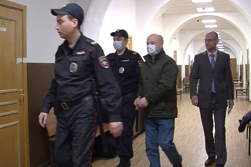 Генерал-майор юстиции Александр Краковский (второй справа)