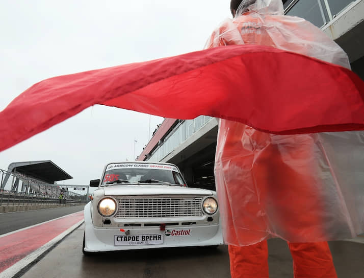 Автомобили Lada остаются самыми продаваемыми в стране как среди новых легковых машин, так и на вторичном рынке. По данным, Ассоциации европейского бизнеса, они занимают первое место на отечественном рынке по количеству продаж, иногда обходя иностранных конкурентов вдвое 