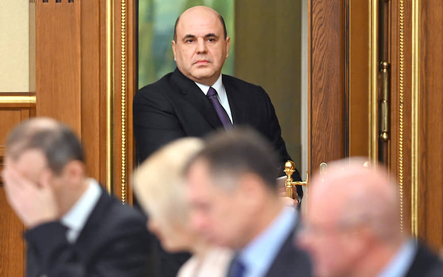 На формирование нового правительства у господина Мишустина ушла почти неделя. В социальном блоке сменились все министры, зато почти все руководители силовых ведомств сохранили свои посты.  На фото: Михаил Мишустин перед заседанием кабинета министров 