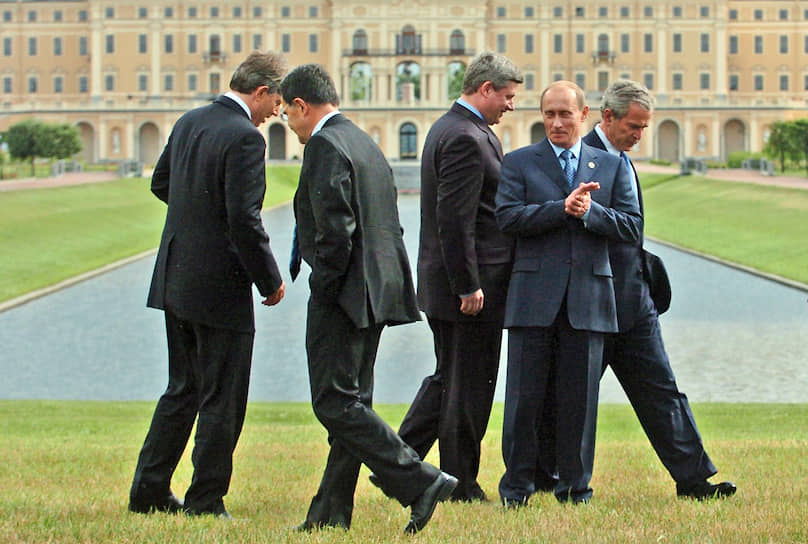 16 июля 2006 года. Во время фотографирования лидеров G8 на саммите в Стрельне 