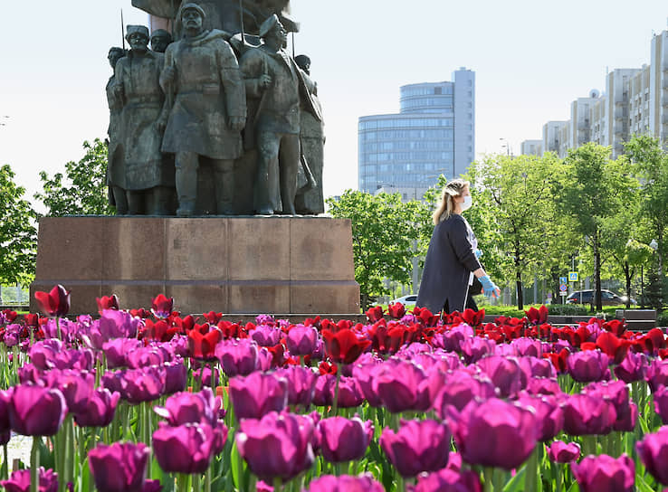 Стоимость маски составляет 30 руб., перчаток — 20 руб.