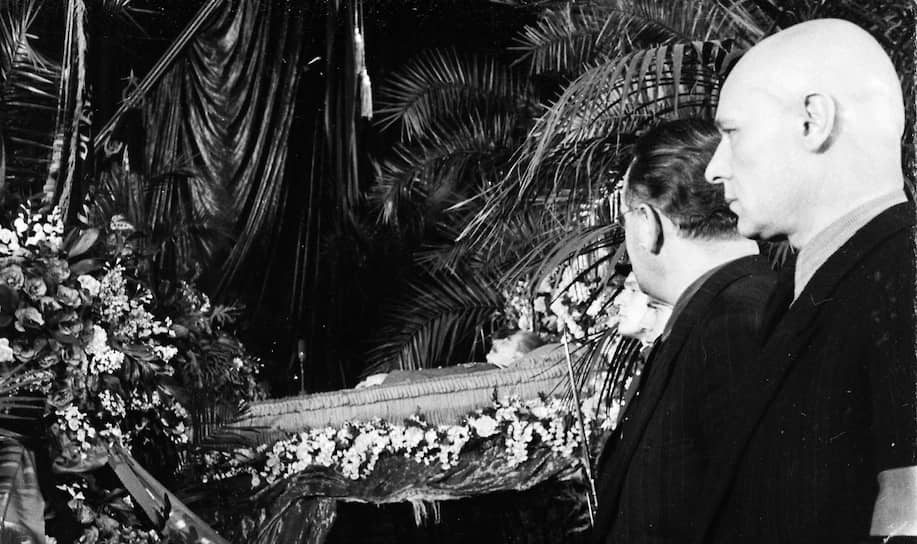 Ликвидация «шарашек» началась после смерти Сталина. 30 марта 1953 года был расформирован 4-й спецотдел МВД, который занимался руководством системой тюремных НИИ и КБ. Большинство «шарашек» были преобразованы в отраслевые Научно-исследовательские институты