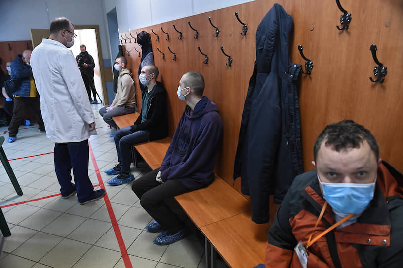 Военный призыв для выпускников школ этого года будет отложен 