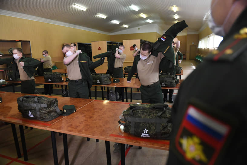 В военные комиссариаты страны заранее доставили 2 млн медицинских масок, 1,5 млн бесконтактных термометров, 12 тонн дезинфицирующих средств  