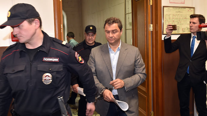 Дело Эрмитажа хотят вернуть Петербургу