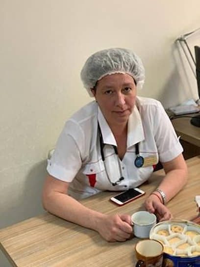 Врач в четвертом поколении. Начинала санитарской в больнице, затем окончила Ставропольский государственный мединститут, совмещала учебу с дежурствами медсестрой. С 1997 года начала работать по специальности, которой осталась верна и сегодня: «Врачу анестезиологу-реаниматологу нужно особое чутье спинным мозгом, который-то по определению ничего чувствовать не может. Это когда ты отвернулся от больного и вдруг спиной понимаешь, что что-то не так: аппаратура еще не сработала, а врач уже чувствует»