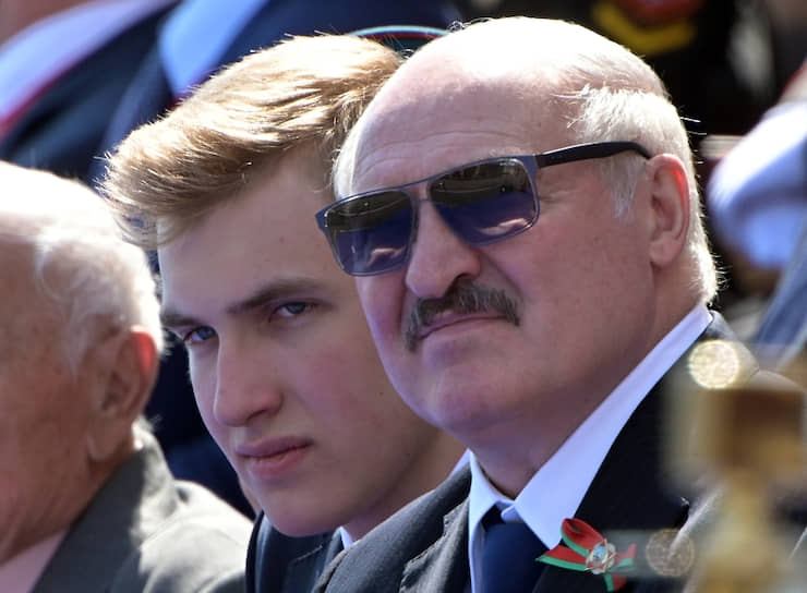Президент Белоруссии Александр Лукашенко с сыном Николаем