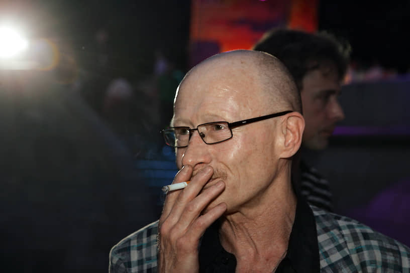 В последние годы актер критиковал современное кино. «Люди научились не чувствовать, а играть. И дальше получается наигрыш чувств. Дальше я смотрю зарубежное кино — хорошее, но я слышу озвучивание, и оно мне отвратительно. Потому что я слышу лажу. Именно — лажу»,— говорил он в 2018 году порталу «Ревизор.ru». 30 июня 2020 году Виктор Проскурин скончался после продолжительной болезни