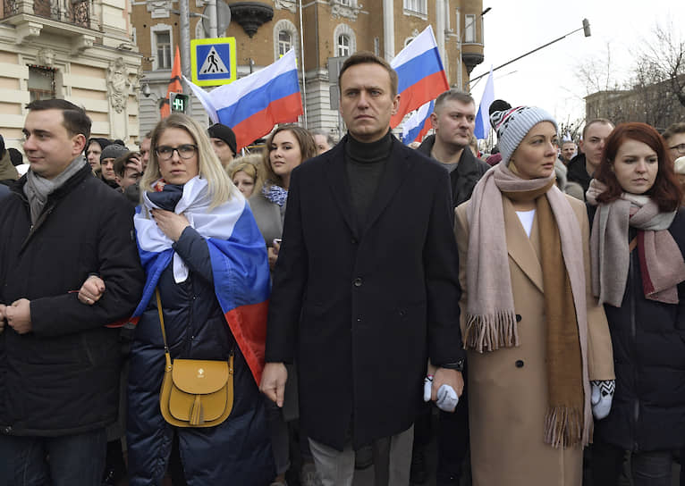 Слева направо: Иван Жданов, Любовь Соболь, Алексей Навальный,
