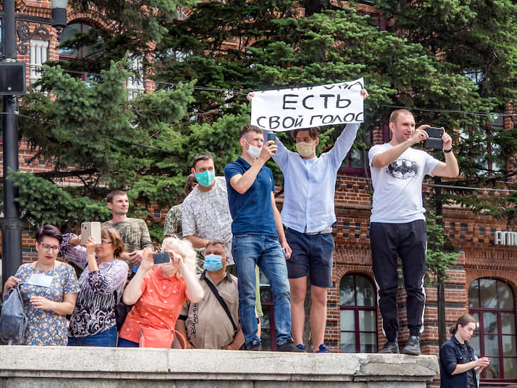 Задержание действующего главы региона участники митинга называли оскорблением и демонстративным проявлением неуважения к воле жителей края
