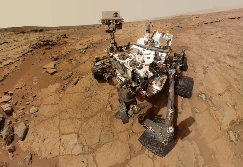 6 августа 2012 года в ходе программы NASA «Марсианская научная лаборатория» на поверхность Красной планеты совершил высадку марсоход Curiosity, который может вести трансляцию практически в прямом эфире. Первые кадры приземления марсохода были показаны NASA на Таймс-сквер в Нью-Йорке. Находится в рабочем состоянии до сих пор На фото: автопортрет марсохода Curiosity