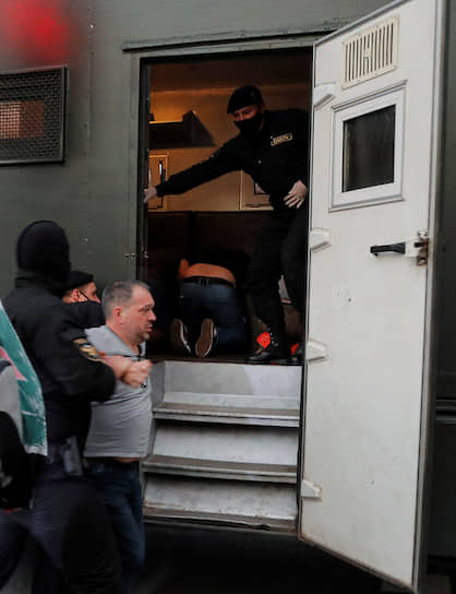 Задержание участника акции