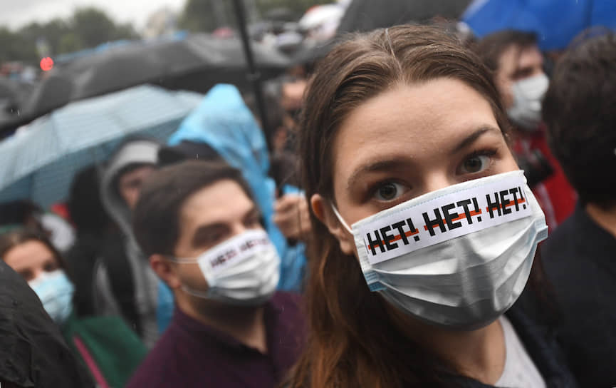 Сбор подписей против поправок в Конституцию начался на Пушкинской площади в Москве около 19:00