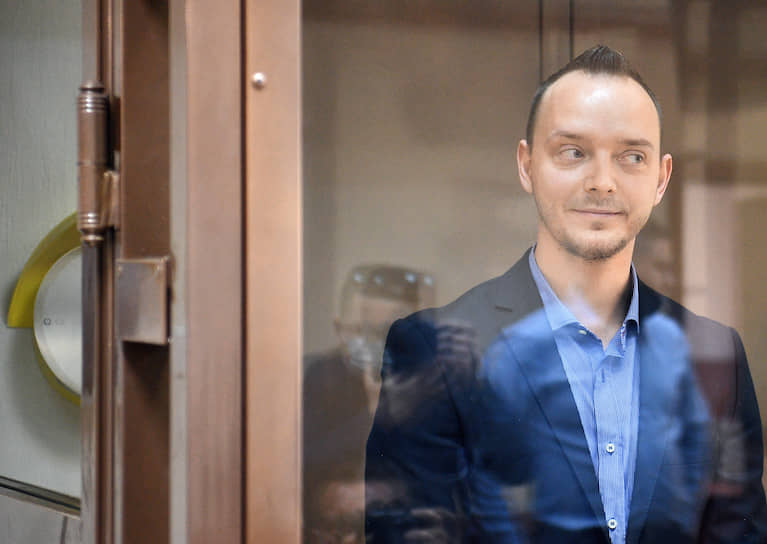 7 июля Лефортовский суд Москвы арестовал Ивана Сафронова (на фото). Его подозревают в передаче в 2017 году данных чешской спецслужбе, которая якобы действовала под руководством США. Господин Сафронов свою вину отрицает и связывает преследование с журналистской деятельностью