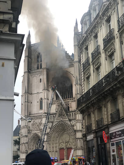 Ликвидация пожара в соборе святых Петра и Павла 