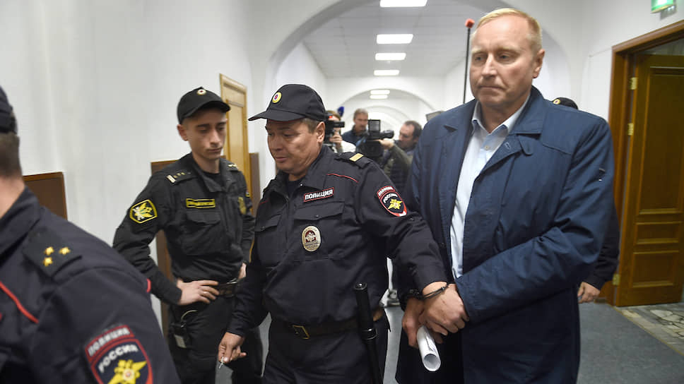 На какой срок продлен арест бывшему замначальника ГУОООП 