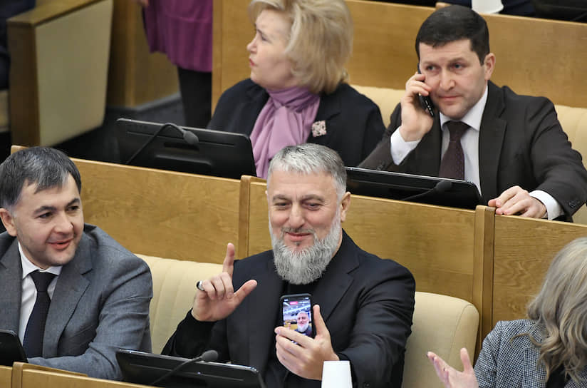 Слева направо: член комитета Госдумы по делам общественных объединений и религиозных организаций Магомед Селимханов, член комитета по охране здоровья Тамара Фролова, член комитета по безопасности и противодействию коррупции Адам Делимханов и член комитета по энергетике Борис Гладких