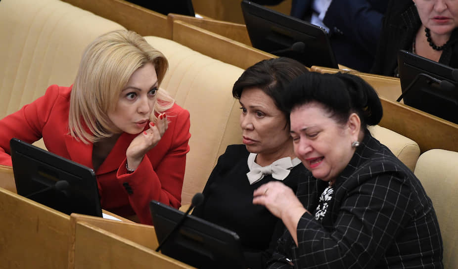 Слева направо: заместитель председателя Госдумы Ольга Тимофеева, заместитель председателя комитета Госдумы о международным делам Ирина Роднина и член комитета Госдумы по контролю и регламенту Раиса Кармазина