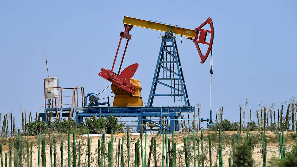 Прививку от COVID первой получила нефть