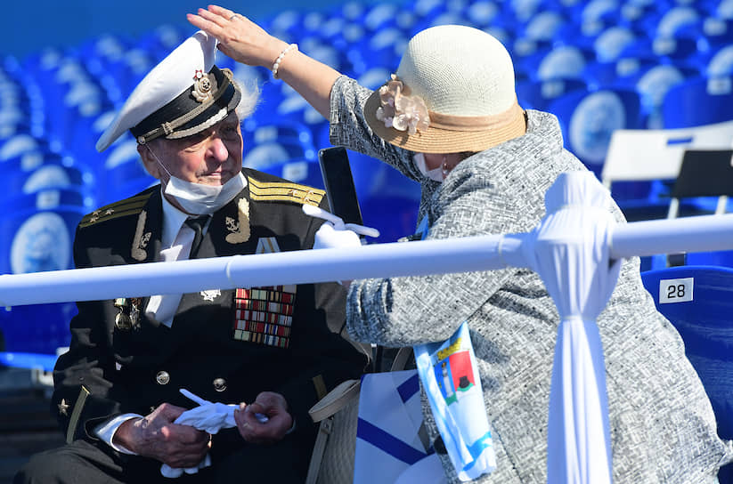Из-за пандемии коронавируса парад прошел при малом скоплении зрителей 