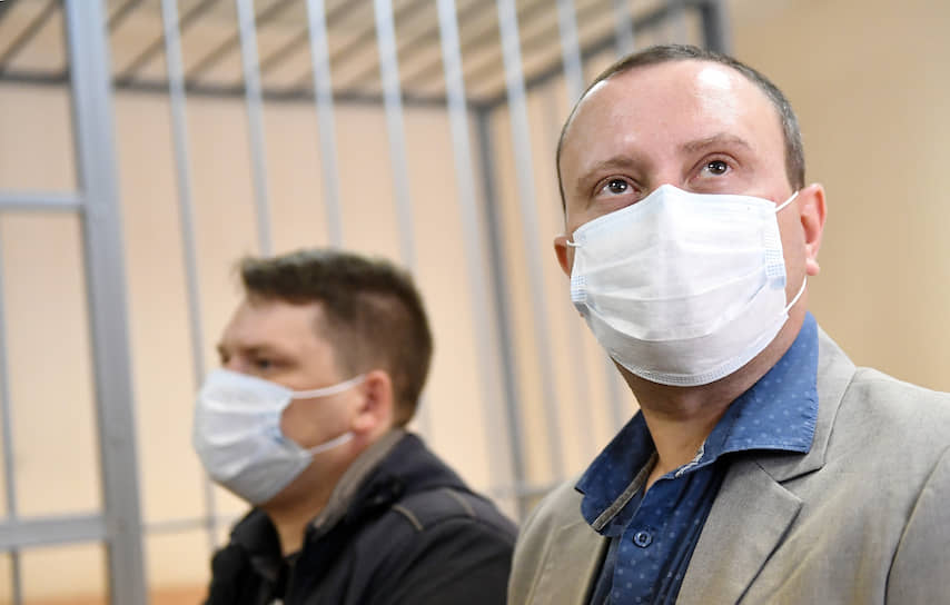 Диспетчер-инструктор аэропорта Александр Круглов (слева) и руководитель полетов аэропорта Внуково Роман Дунаев