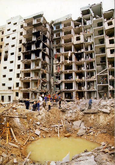 16 сентября 1999 года в 5:57 в Волгодонске Ростовской области рядом с девятиэтажным жилым домом № 35 по Октябрьскому шоссе взорвался грузовик ГАЗ-53 со взрывчаткой 