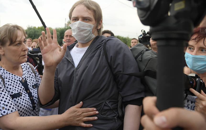  до ареста занимался логистикой. На момент задержания ему было 29 лет. Содержался в СИЗО, 6 августа приговорен к шести годам условно и освобожден из-под стражи в зале суда 