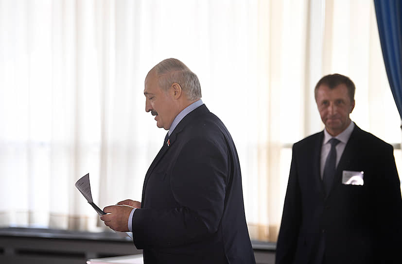 Президент Белоруссии Александр Лукашенко (в центре)  