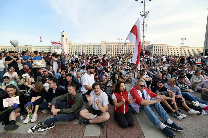 Протестующие на проспекте Независимости  